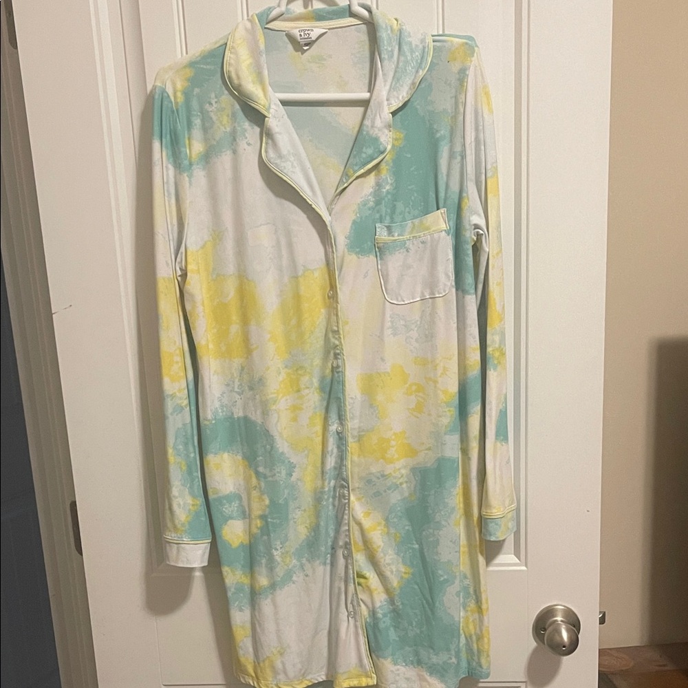 Crown & Ivy Yellow and Green Tie-Dye Nightgown